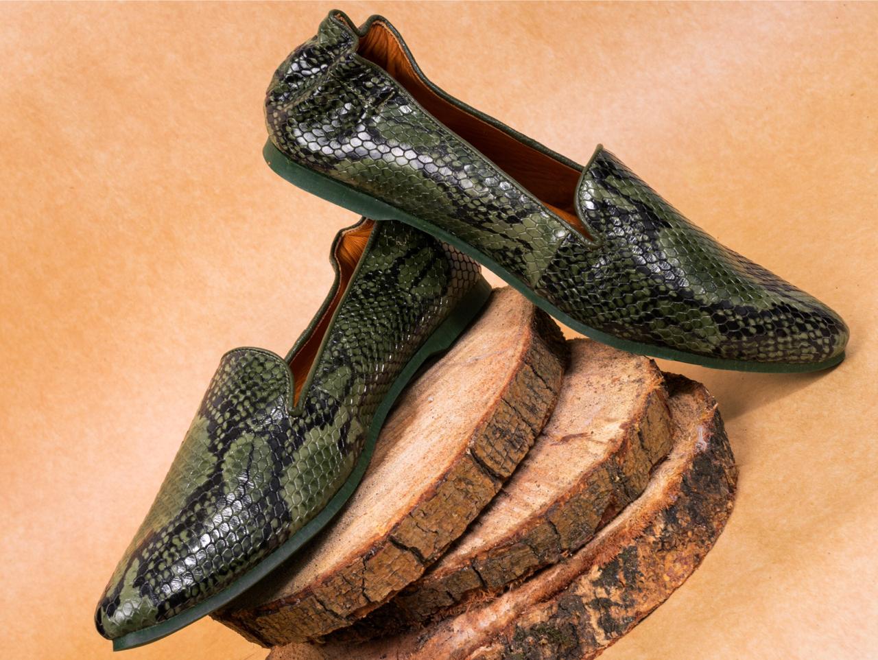 Ballerinas de cuero , bajas, diseño culebra verde.